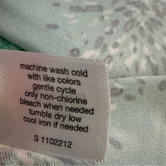 Lane Bryant 14 16 XL Shirt Top Green Floral Short Sleeve Keyhole Round Neck - Picture 7 of 7